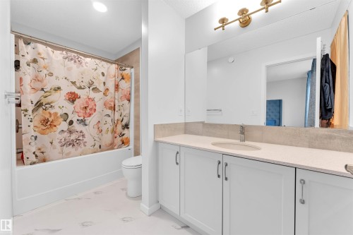 3607 6 Avenue, Edmonton, AB - Indoor Photo Showing Bathroom