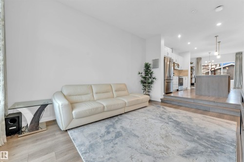 3607 6 Avenue, Edmonton, AB - Indoor Photo Showing Living Room