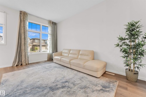 3607 6 Avenue, Edmonton, AB - Indoor Photo Showing Living Room