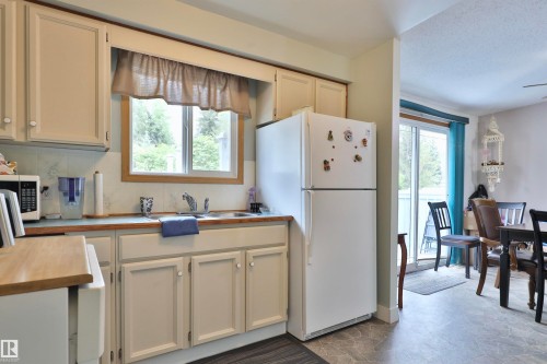 144 Cameron Crescent, Wetaskiwin, AB - Indoor Photo Showing Kitchen