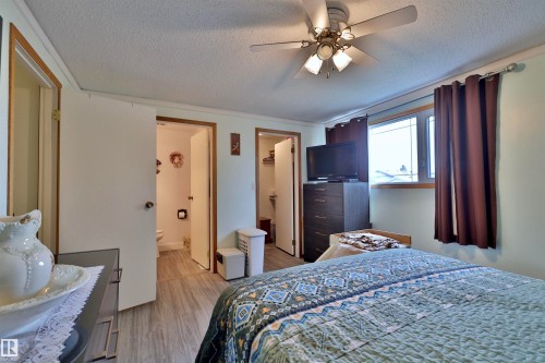 144 Cameron Crescent, Wetaskiwin, AB - Indoor Photo Showing Bedroom