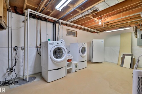144 Cameron Crescent, Wetaskiwin, AB - Indoor Photo Showing Laundry Room