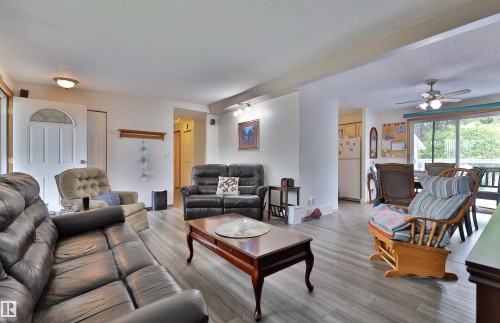 144 Cameron Crescent, Wetaskiwin, AB - Indoor Photo Showing Living Room