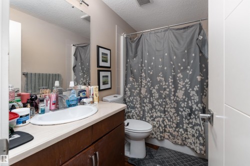 729 37A Avenue, Edmonton, AB - Indoor Photo Showing Bathroom