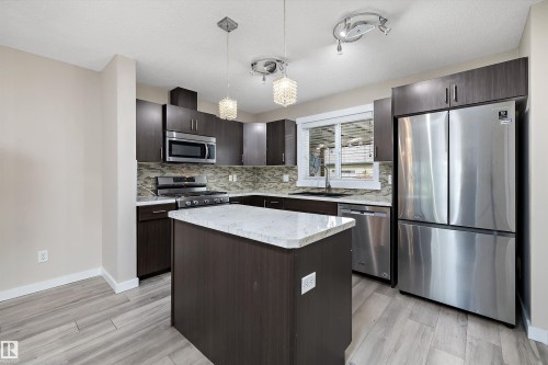 2914 18A Avenue, Edmonton, AB - Indoor Photo Showing Kitchen With Upgraded Kitchen