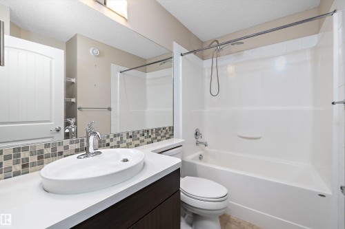 2914 18A Avenue, Edmonton, AB - Indoor Photo Showing Bathroom