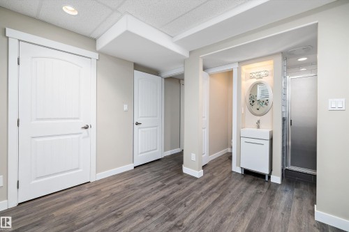 2914 18A Avenue, Edmonton, AB - Indoor Photo Showing Other Room