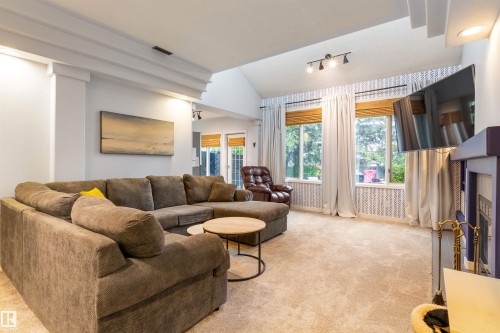 Living area with vaulted ceiling and track lighting - 10 Everest Crescent, St. Albert, AB 