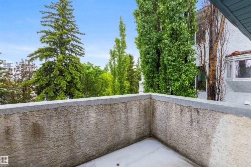 Private balcony with textured stucco walls, concrete flooring, and a stone cap - 10 Everest Crescent, St. Albert, AB 