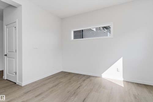 5633 Hawthorn Way Sw, Edmonton, AB - Indoor Photo Showing Other Room