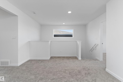 5633 Hawthorn Way Sw, Edmonton, AB - Indoor Photo Showing Other Room