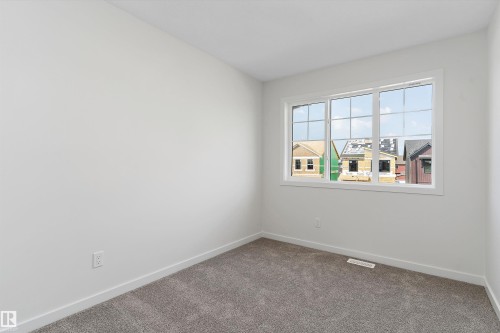 5633 Hawthorn Way Sw, Edmonton, AB - Indoor Photo Showing Other Room