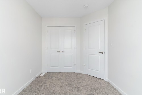 5633 Hawthorn Way Sw, Edmonton, AB - Indoor Photo Showing Other Room