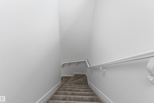 5633 Hawthorn Way Sw, Edmonton, AB - Indoor