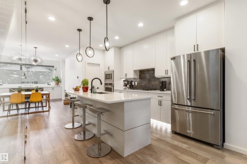 9124 73 Avenue, Edmonton, AB 