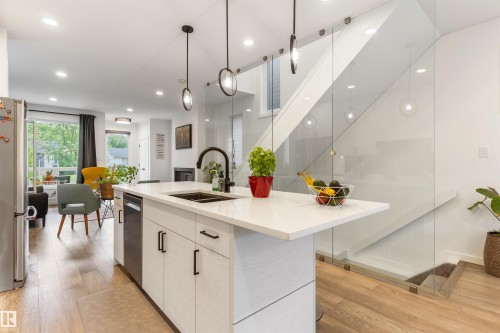 9124 73 Avenue, Edmonton, AB 