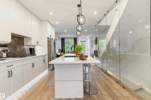 9124 73 Avenue, Edmonton, AB 