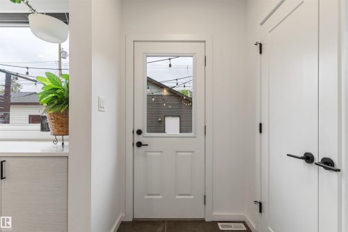 9124 73 Avenue, Edmonton, AB 