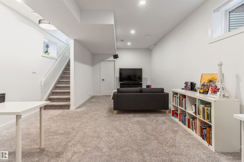 9124 73 Avenue, Edmonton, AB 