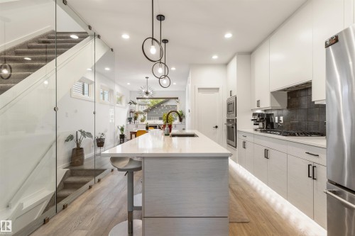 9124 73 Avenue, Edmonton, AB 