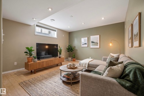 23 English Way, St. Albert, AB 
