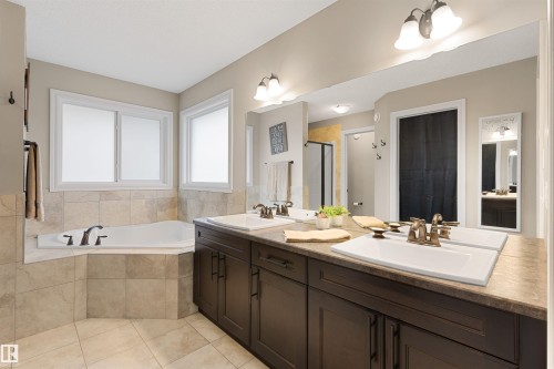 23 Meadowview Landing, Spruce Grove, AB 