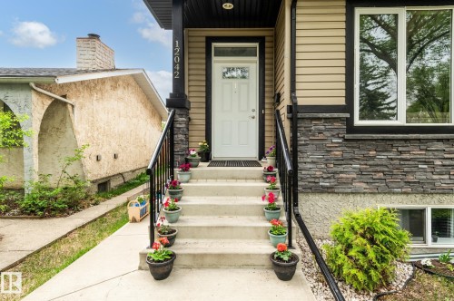 1 12042 101 Street, Edmonton, AB 