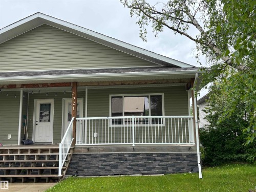 4921 44 Street  Drayton Valley, AB T7A 1H3