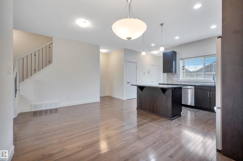 908 Valour Way, Edmonton, AB - Indoor Photo Showing Kitchen With Upgraded Kitchen