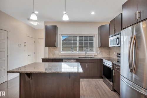 908 Valour Way, Edmonton, AB - Indoor Photo Showing Kitchen With Upgraded Kitchen