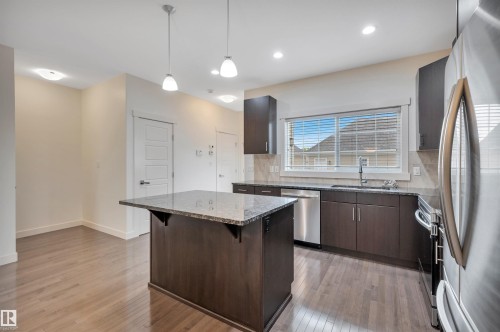 908 Valour Way, Edmonton, AB - Indoor Photo Showing Kitchen With Upgraded Kitchen