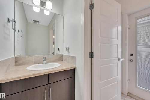 908 Valour Way, Edmonton, AB - Indoor Photo Showing Bathroom