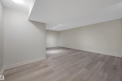 908 Valour Way, Edmonton, AB - Indoor Photo Showing Other Room