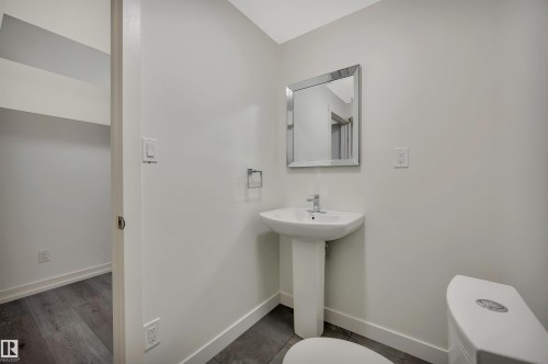 908 Valour Way, Edmonton, AB - Indoor Photo Showing Bathroom