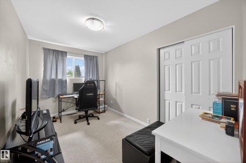 Neutral wall color with white trim and carpet flooring - 5216 104A Street, Edmonton, AB - Indoor Photo Showing Office
