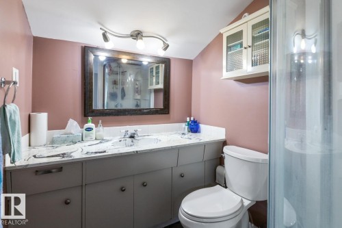 6303 89 Avenue, Edmonton, AB - Indoor Photo Showing Bathroom