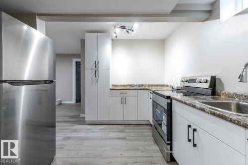 6303 89 Avenue, Edmonton, AB - Indoor Photo Showing Kitchen