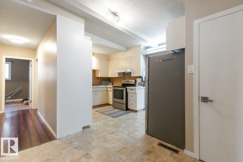 6303 89 Avenue, Edmonton, AB - Indoor Photo Showing Kitchen
