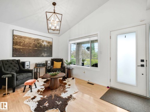 920 Haliburton Road, Edmonton, AB - Indoor