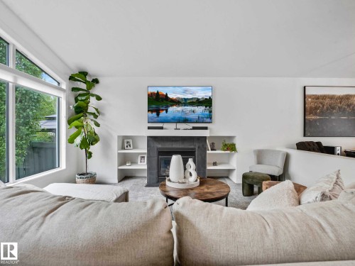 920 Haliburton Road, Edmonton, AB - Indoor With Fireplace