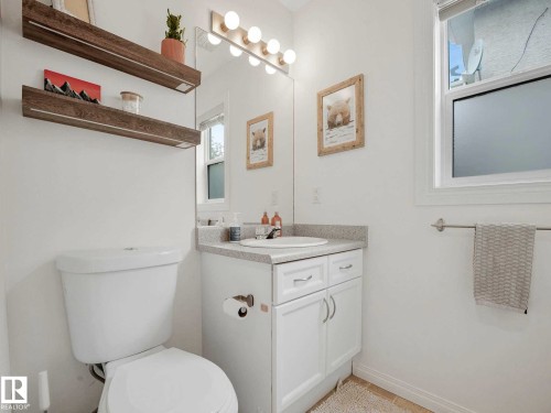 920 Haliburton Road, Edmonton, AB - Indoor Photo Showing Bathroom