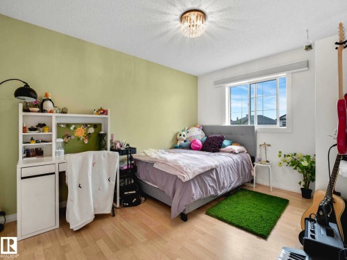 920 Haliburton Road, Edmonton, AB - Indoor Photo Showing Bedroom