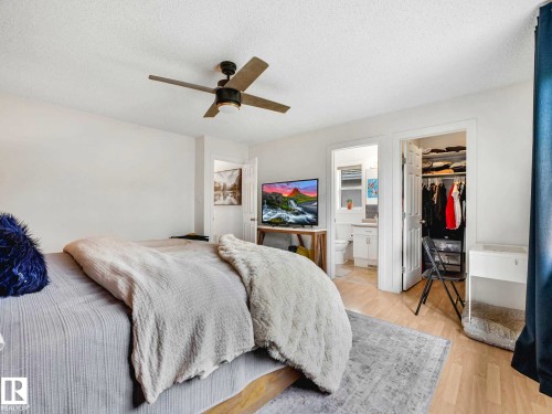 920 Haliburton Road, Edmonton, AB - Indoor Photo Showing Bedroom