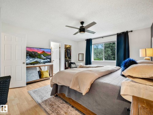 920 Haliburton Road, Edmonton, AB - Indoor Photo Showing Bedroom