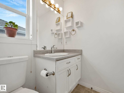 920 Haliburton Road, Edmonton, AB - Indoor Photo Showing Bathroom