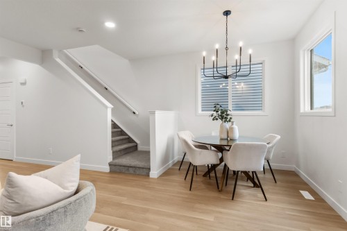 5730 Hawthorn Common, Edmonton, AB - Indoor Photo Showing Dining Room