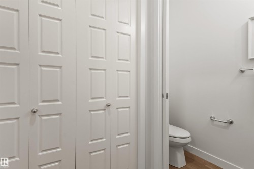 5730 Hawthorn Common, Edmonton, AB - Indoor Photo Showing Bathroom