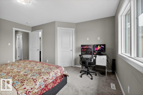 Carpeted room with neutral gray walls and white trim - 223 40A Avenue, Edmonton, AB - Indoor