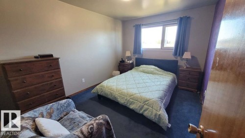 7220 131A Avenue, Edmonton, AB - Indoor Photo Showing Bedroom
