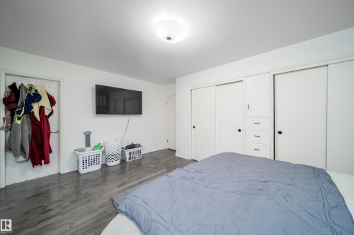 Spacious room featuring wood-finish flooring and a ceiling-mounted light fixture - 6403 132 Street, Edmonton, AB - Indoor Photo Showing Bedroom